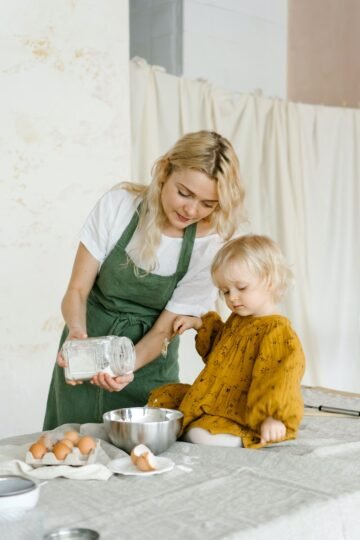 Pourquoi les enfants devraient-ils apprendre à cuisiner ?  Voir ces bonnes raisons pour que les enfants commencent à cuisiner