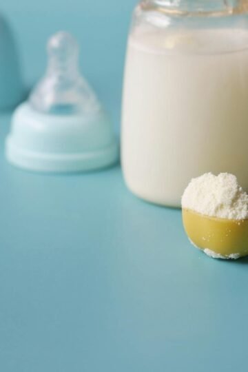 Laits infantiles : Danone rappelle deux lots en France à cause de la présence potentielle de céréulide, une substance toxique