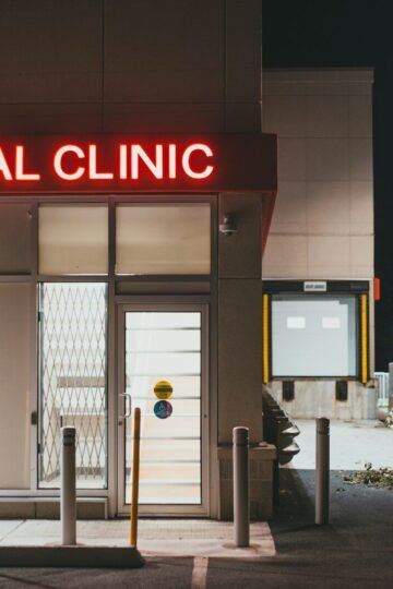 « Ça faisait plus de deux ans que j’attendais, et là il fallait partir d’un coup » : entre Gaza et l’Egypte, les évacuations de patients palestiniens commencent au ralenti