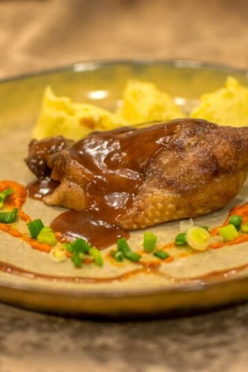 Confit de Canard Thaïlandais, Coulis de Fruits Rouges Épicé