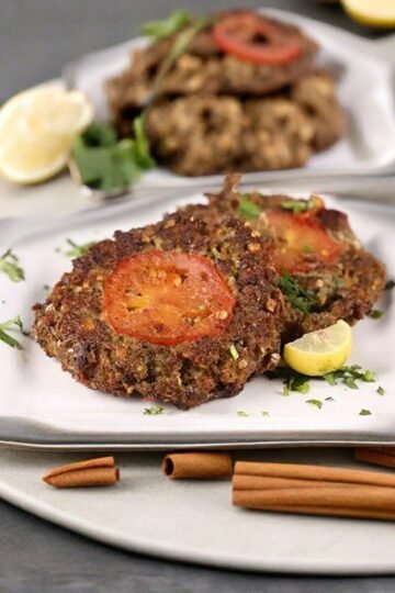 Galettes de Lentilles Grillées, Betteraves Rôties, Salade Fraîche
