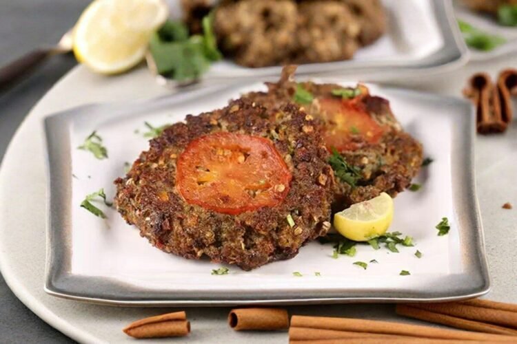 Galettes de Lentilles Grillées, Betteraves Rôties, Salade Fraîche