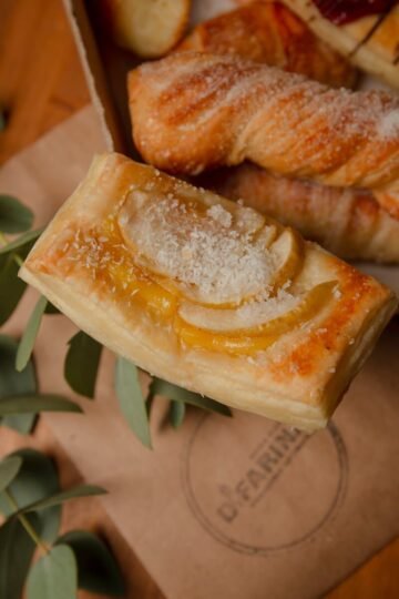 Poires Caramélisées Épicées et Croustillant Feuilleté