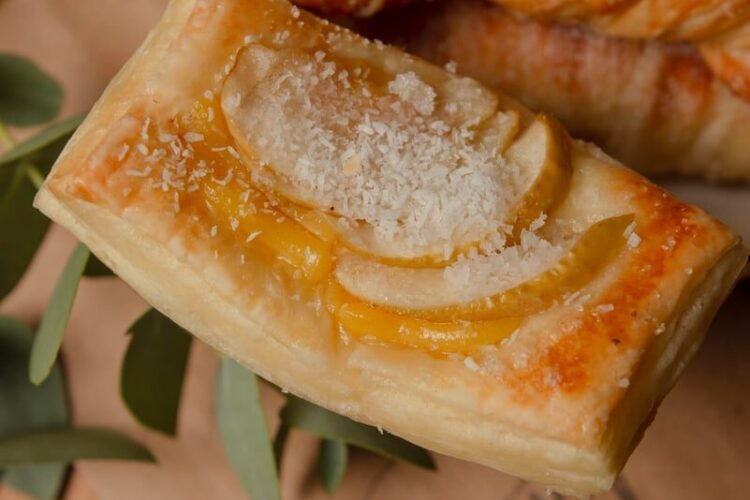 Poires Caramélisées Épicées et Croustillant Feuilleté