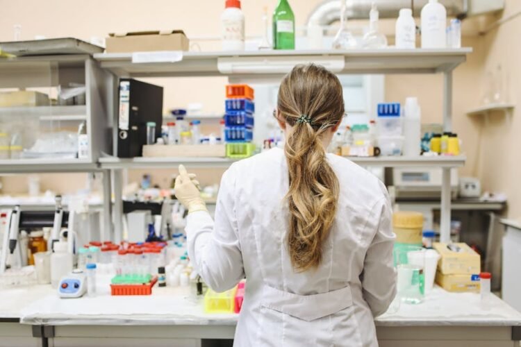 Aromathérapie, acupuncture et autres médecines alternatives à l’université : le gouvernement lance une mission de régulation des formations