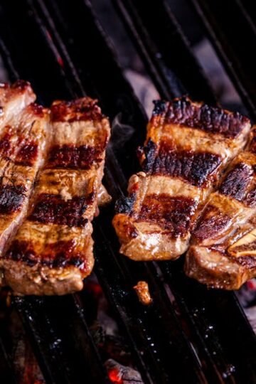 Côte de Bœuf Coréenne Épicée et Chou-fleur Rôti Lentement