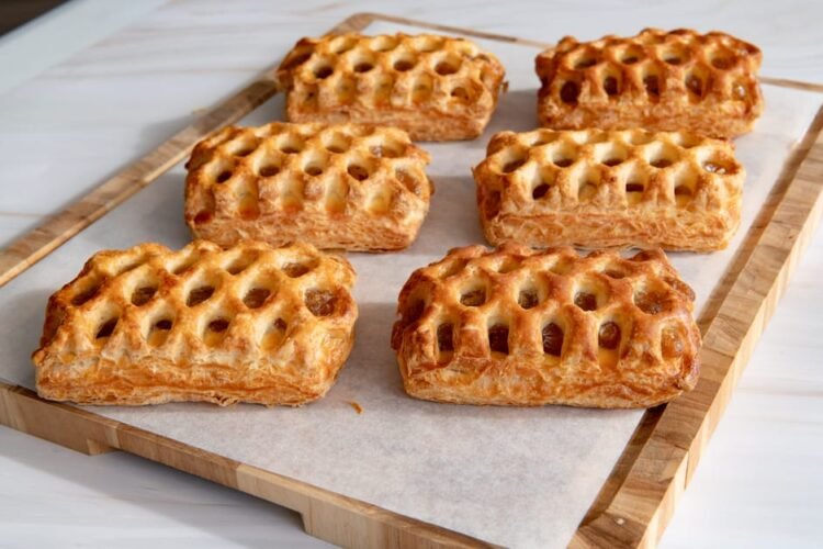 Poires Caramélisées Épicées et Croustillant Feuilleté