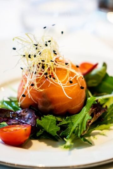 Saumon Fumé Mariné, Tomates Cerises et Vinaigrette Tiède