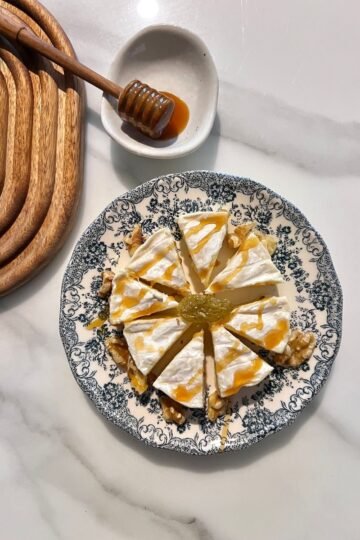 Gratin de Fromage Blanc Rôti, Miel et Noix