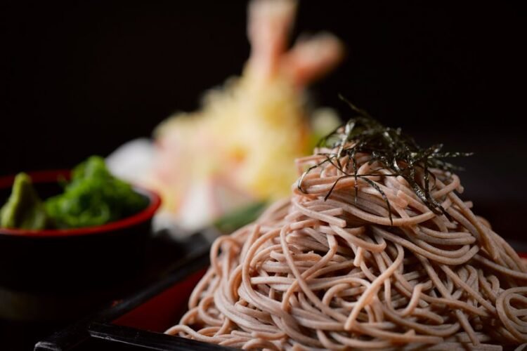 Dinde Braisée aux Légumes d&rsquo;Été et Nouilles Soba