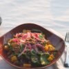 Salade Nordique Fumée, Pois Chiches Rôtis et Vinaigrette Balsamique