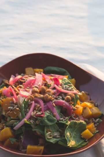 Salade Nordique Fumée, Pois Chiches Rôtis et Vinaigrette Balsamique