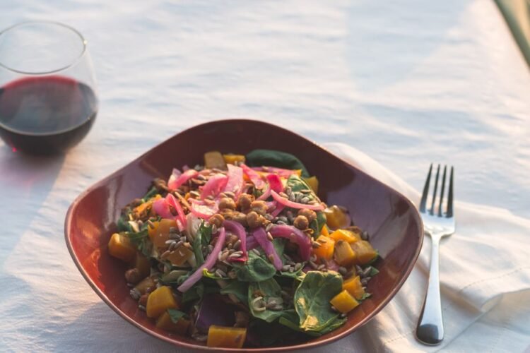 Salade Nordique Fumée, Pois Chiches Rôtis et Vinaigrette Balsamique