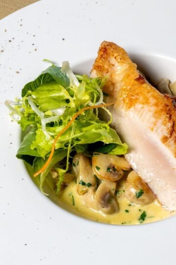 Blanc de Dinde Rôti, Pesto de Noix et Légumes Racines