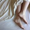Sommeil et alcool : pourquoi boire plus tôt dans la journée perturbe moins la nuit, selon un expert