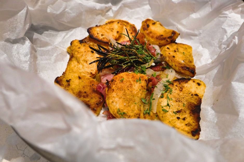 Halloumi Grillé Papillote, Panais Caramélisés au Romarin Halloumi Grillé Papillote, Panais Caramélisés au Romarin