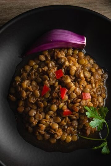 Lentilles Corail Marinées, Houmous de Betterave et Radis Croquants
