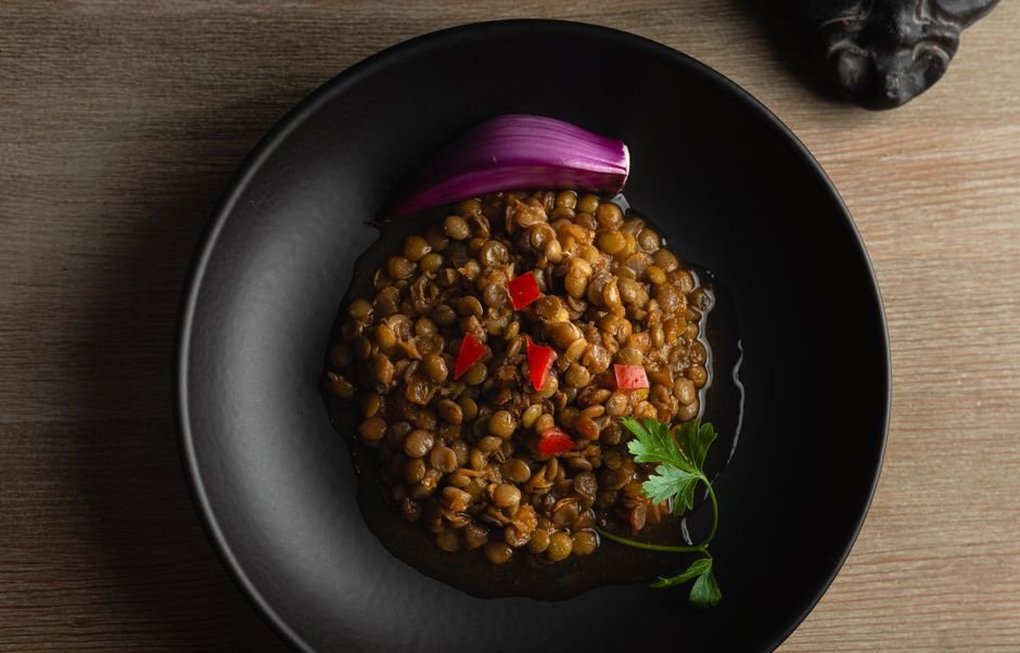 Lentilles Corail Marinées, Houmous de Betterave et Radis Croquants