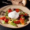 Burrata Grillée aux Tomates Cerises, Pain à l&rsquo;Huile d&rsquo;Olive