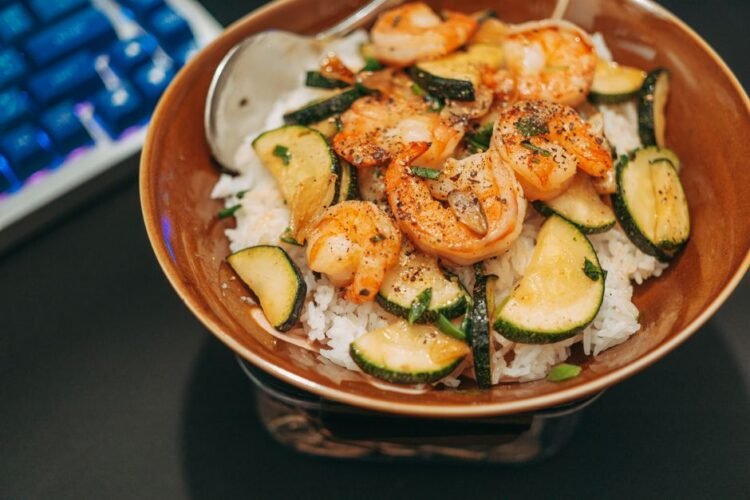 Crevettes Pochées Gingembre-Citron Vert, Betteraves Rôties Sésame